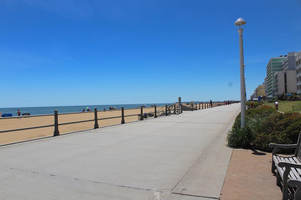 Ocean Sands Resort, Oceanfront, Virginia Beach By Vacatia Luaran gambar